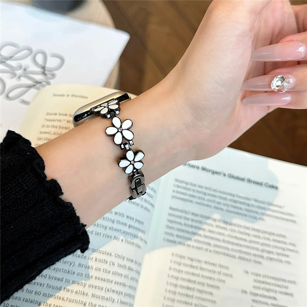 Watch Band for Apple Watch Series 11 10 42mm / 9 8 7 41mm / SE3 SE2 SE 6 5 4 40mm / 3 2 1 38mm Flower Design Zinc Alloy Wrist Strap - White+Black - 3
