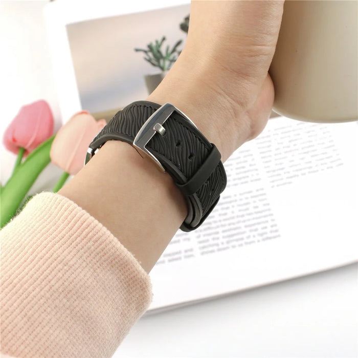 For Huawei Watch GT 5 41mm Watch Band 18mm Quick Release Buckle Dragon Scale Texture Leather Strap - Light Grey - 4
