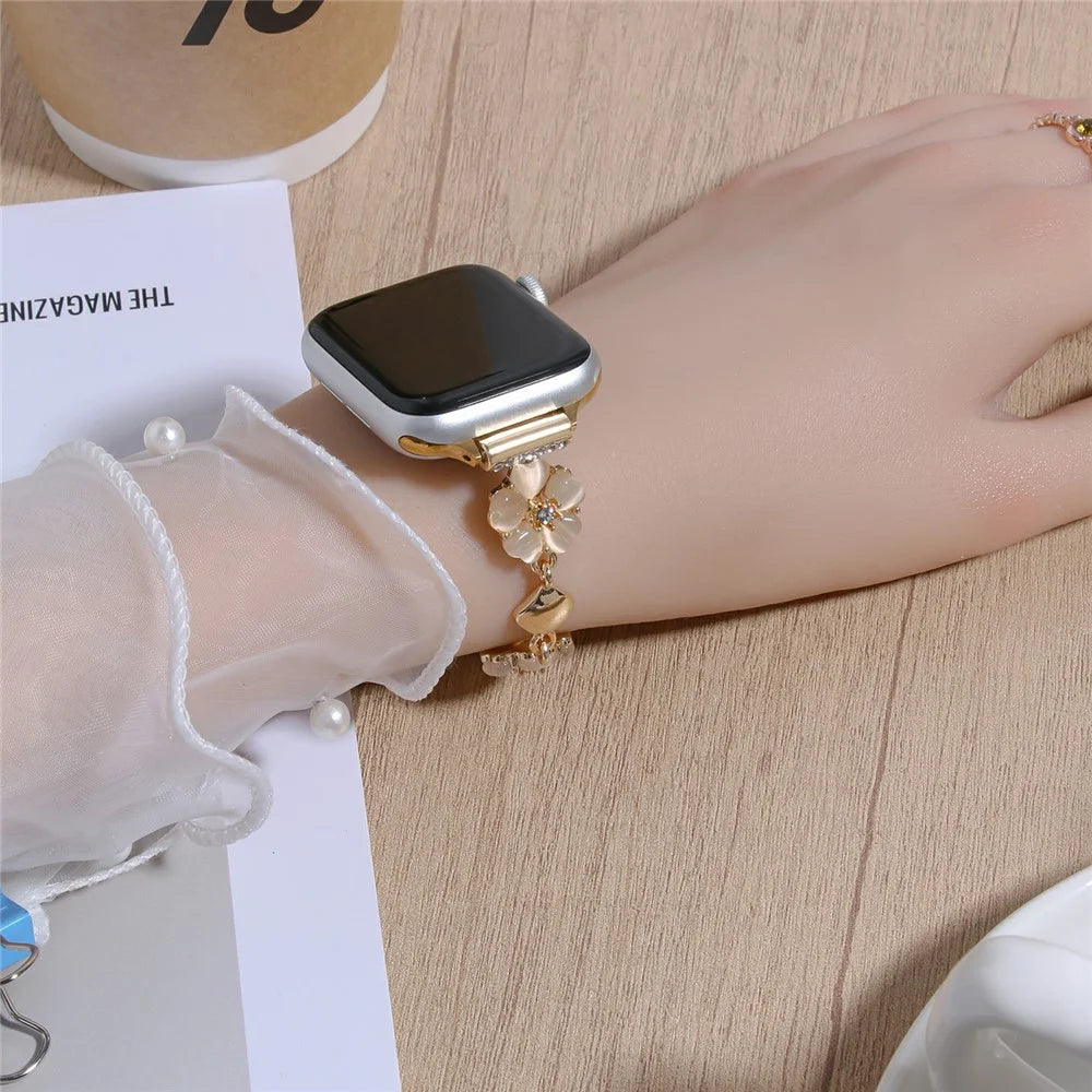 Clover Watch Band for Apple Watch Series 11 10 42mm / 9 8 7 41mm / SE3 SE2 SE 6 5 4 40mm / 3 2 1 38mm Alloy Chain Strap Wristlet - Gold / Gold - 4