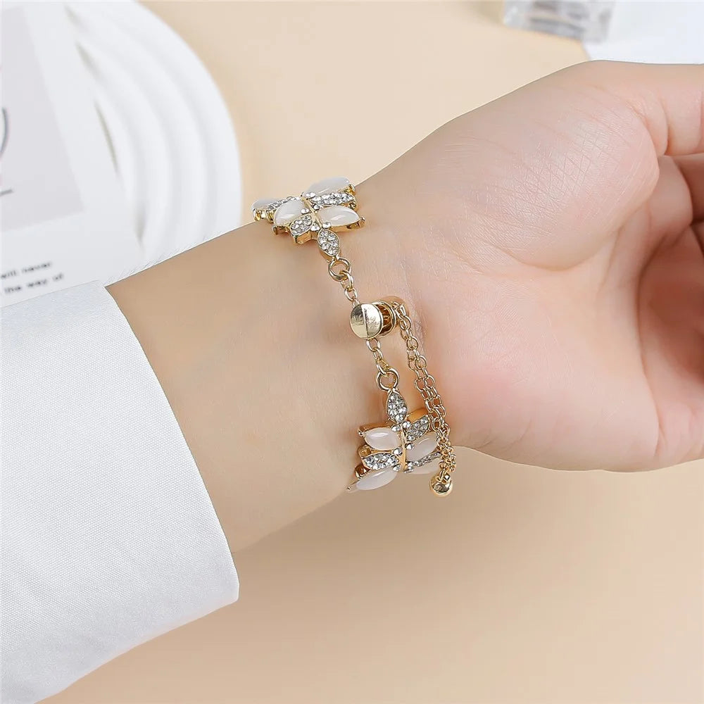 Alloy Watch Band for Apple Watch Apple Watch Ultra 3 2 1 49mm / Series 11 10 46mm / 9 8 7 45mm / SE3 SE2 SE 6 5 4 44mm / 3 2 1 42mm Leaf Style Rhinestone Decor Strap - Gold - 7
