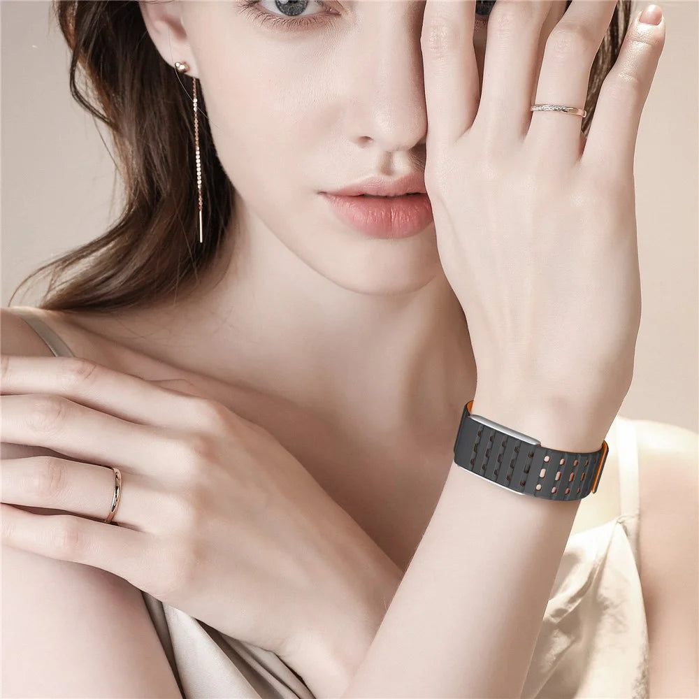 For WHOOP 5.0 Breathable Strap Dual Color Design Silicone Watch Band Magnetic Buckle - Black / Orange - 5
