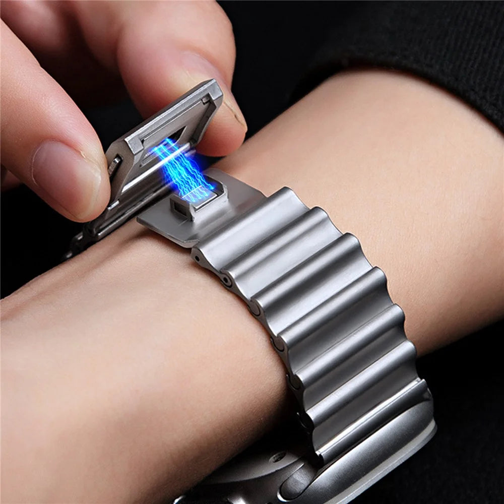 Ocean Wave Watchband for Apple Watch Ultra 3 2 1 49mm / Series 11 10 46mm / 9 8 7 45mm / SE3 SE2 SE 6 5 4 44mm / 3 2 1 42mm Magnetic Stainless Steel Strap - Black - 7