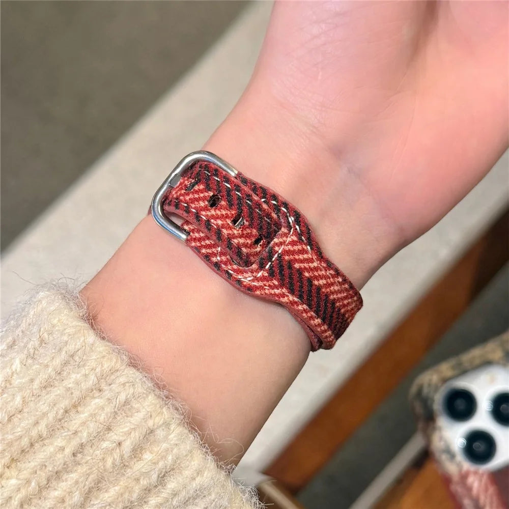 Xmas Style Wool + Leather Strap for Apple Watch Series 11 10 42mm  /  9 8 7 41mm  /  SE3 SE2 SE 6 5 4 40mm  /  3 2 1 38mm Watch Band - Red / Black - 6