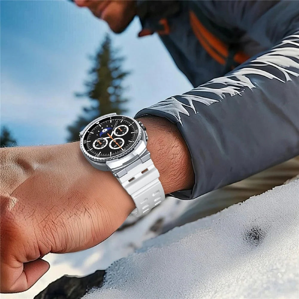 Double-Hole Breathable Strap for Samsung Galaxy Watch8 Classic 46mm / Watch8 40mm / 44mm Silicone Watch Band - White - 5