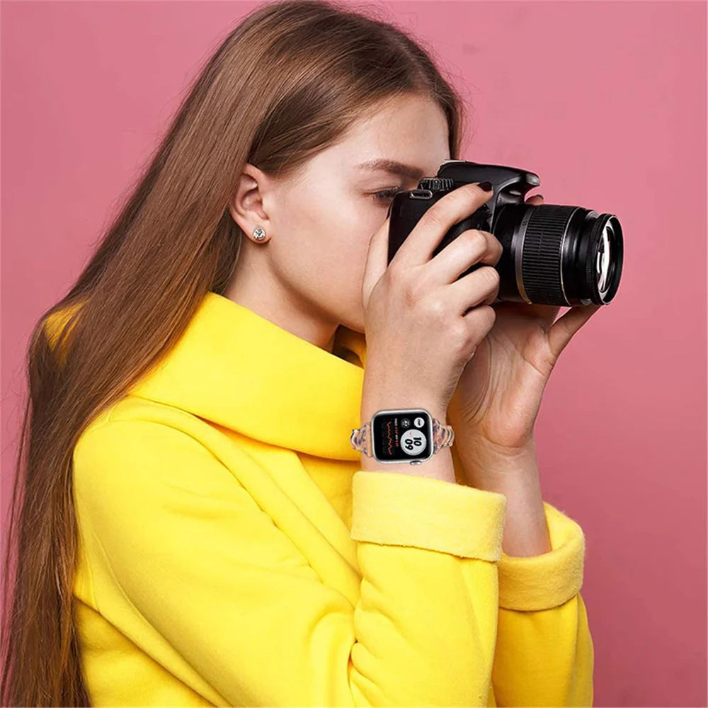 Leopard Pattern Top Layer Cowhide Genuine Leather Wrist Strap Pointed Tail Watchband for Apple Watch Ultra 2 49mm / Series 9 45mm / SE (2023) 44mm / Ultra 49mm / Series 8 45mm / 7 45mm / Watch Series 6 / SE 44mm / SE (2022) 44mm / 5 / 4 44mm / Watch - 5