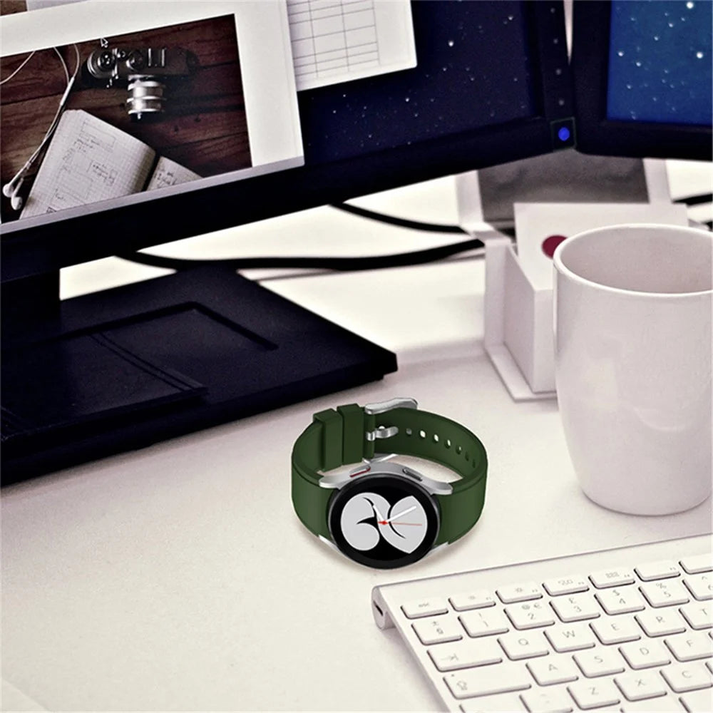For Samsung Galaxy Watch6 40mm 44mm / Watch6 Classic 43mm 47mm / Watch 5 40mm 44mm / 5 Pro 45mm / Watch4 40mm 44mm Silicone Watchband Strap with Stainless Steel Buckle - Army Green - 6