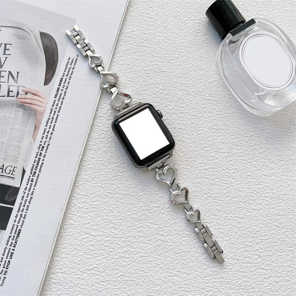 For Apple Watch Ultra 3 2 1 49mm / Series 11 10 46mm / 9 8 7 45mm / SE3 SE2 SE 6 5 4 44mm / 3 2 1 42mm Metal Heart Bracelet Rhinestone Decor Watch Band Wrist Strap - Silver - 1