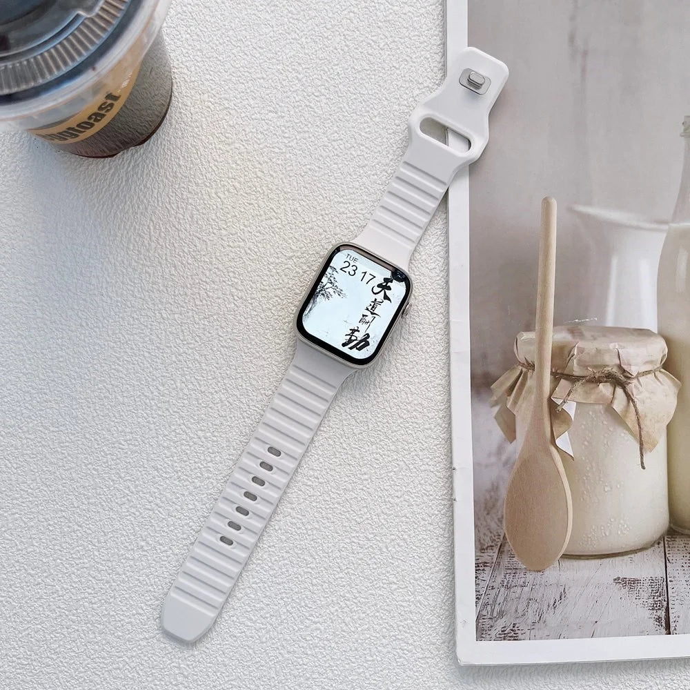 For Apple Watch Ultra 3 2 1 49mm / Series 11 10 46mm / 9 8 7 45mm / SE3 SE2 SE 6 5 4 44mm / 3 2 1 42mm Stripe Design Silicone Wrist Band Replacement Adjustable Watch Strap - White - 2