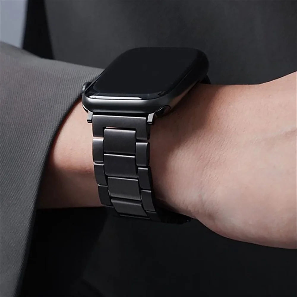 For Apple Watch Ultra 3 2 1 49mm / Series 11 10 46mm / 9 8 7 45mm / SE3 SE2 SE 6 5 4 44mm / 3 2 1 42mm Titanium Alloy Smartwatch Strap - Black - 3