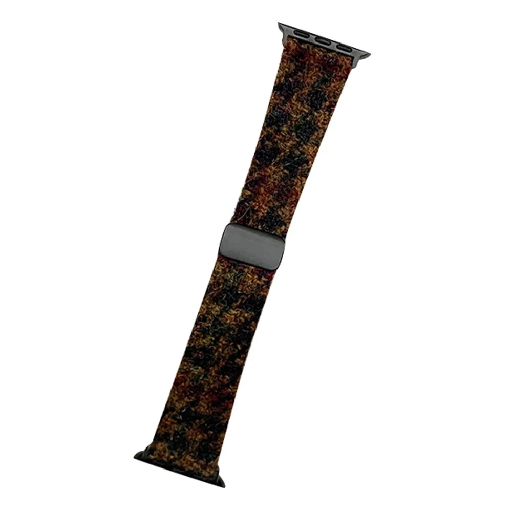 For Apple Watch Series 11 10 42mm / 9 8 7 41mm / SE3 SE2 SE 6 5 4 40mm / 3 2 1 38mm Magnetic Buckle Woolen Strap - Coffee+Black - 1