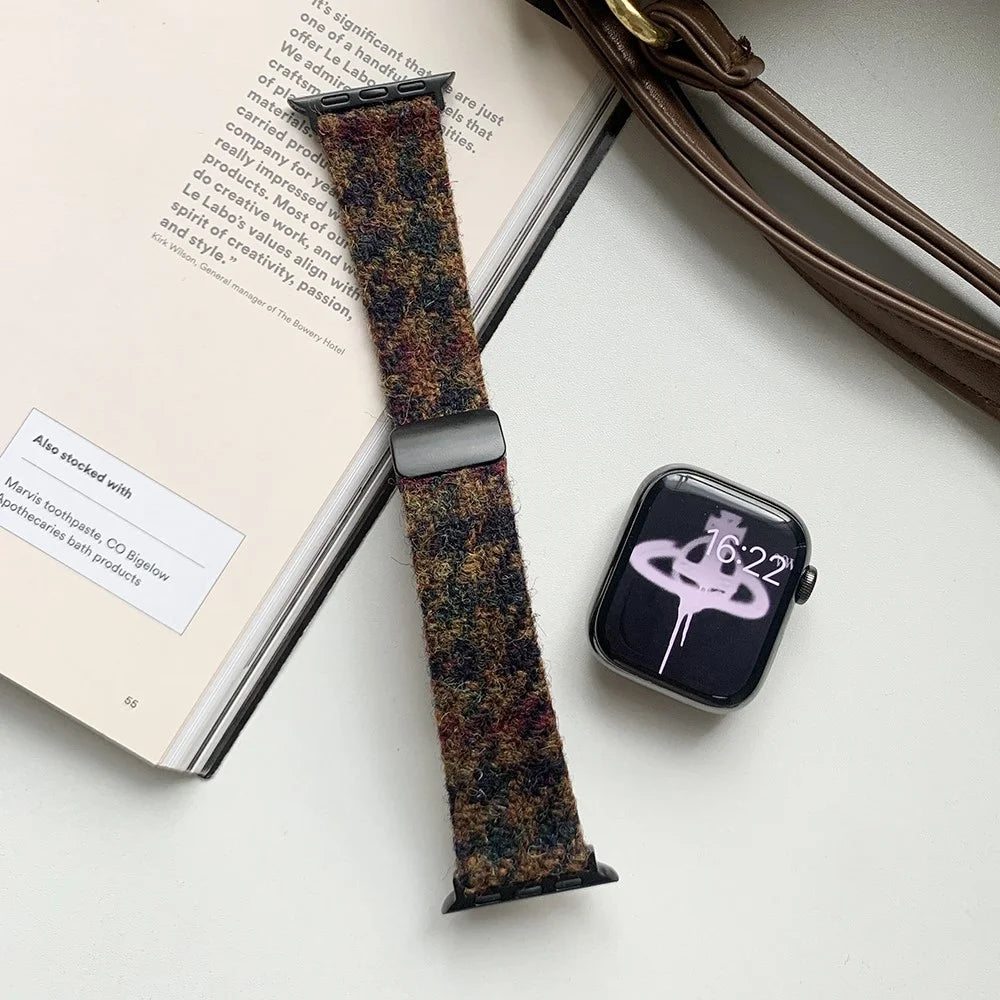 For Apple Watch Series 11 10 42mm / 9 8 7 41mm / SE3 SE2 SE 6 5 4 40mm / 3 2 1 38mm Magnetic Buckle Woolen Strap - Coffee+Black - 2