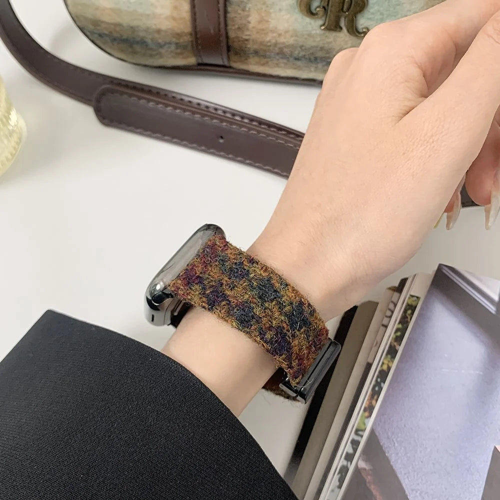 For Apple Watch Series 11 10 42mm / 9 8 7 41mm / SE3 SE2 SE 6 5 4 40mm / 3 2 1 38mm Magnetic Buckle Woolen Strap - Coffee+Black - 5