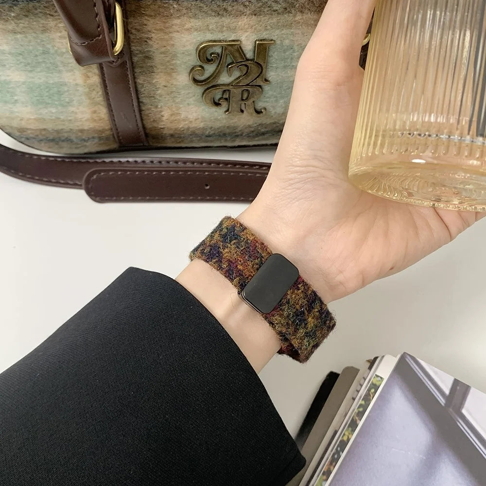 For Apple Watch Series 11 10 42mm / 9 8 7 41mm / SE3 SE2 SE 6 5 4 40mm / 3 2 1 38mm Magnetic Buckle Woolen Strap - Coffee+Black - 6