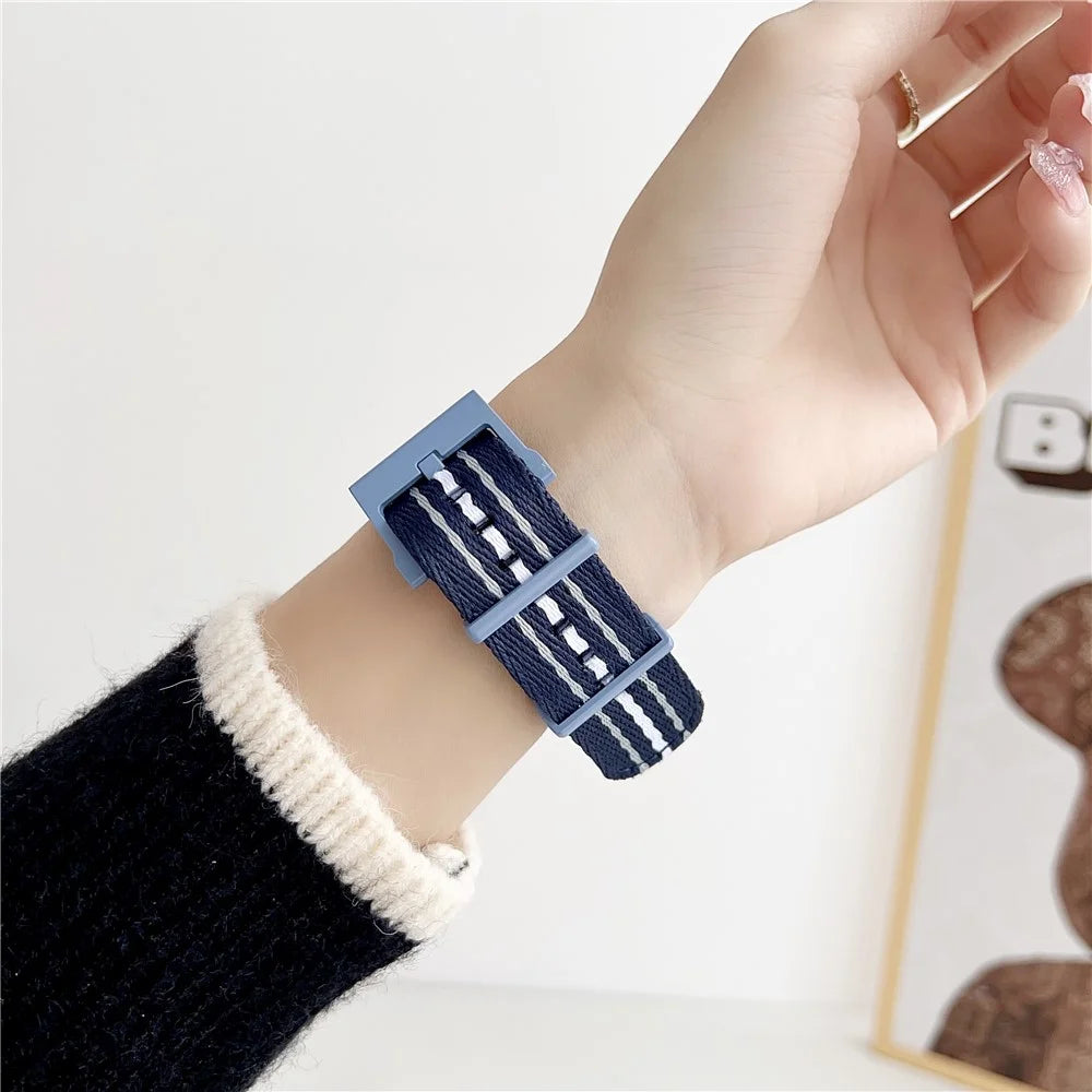 For Apple Watch Ultra 3 2 1 49mm / Series 11 10 46mm / 9 8 7 45mm / SE3 SE2 SE 6 5 4 44mm / 3 2 1 42mm Nylon Watch Strap - Black / White - 5