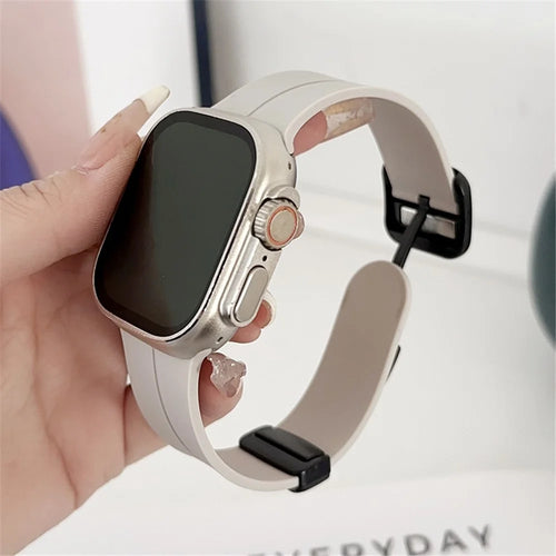 For Apple Watch Series 11 10 42mm / 9 8 7 41mm / SE3 SE2 SE 6 5 4 40mm / 3 2 1 38mm Silicone Watch Strap with Square Buckle - Starlight - 1