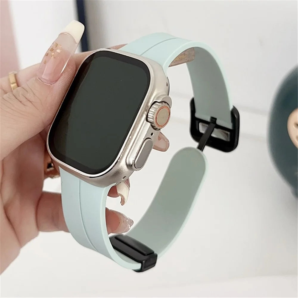 For Apple Watch Ultra 3 2 1 49mm / Series 11 10 46mm / 9 8 7 45mm / SE3 SE2 SE 6 5 4 44mm / 3 2 1 42mm Silicone Watch Band - Gem Green - 1