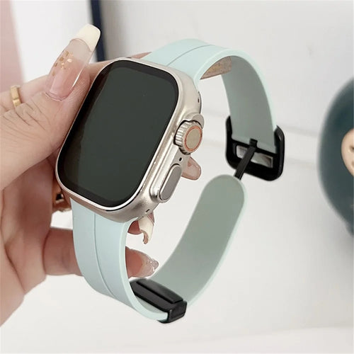 For Apple Watch Ultra 3 2 1 49mm / Series 11 10 46mm / 9 8 7 45mm / SE3 SE2 SE 6 5 4 44mm / 3 2 1 42mm Silicone Watch Band - Gem Green - 1