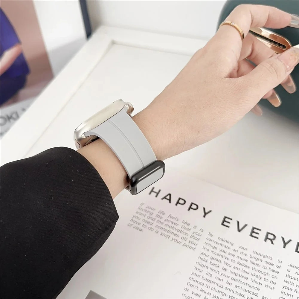 For Apple Watch Ultra 3 2 1 49mm / Series 11 10 46mm / 9 8 7 45mm / SE3 SE2 SE 6 5 4 44mm / 3 2 1 42mm Silicone Watch Band - Gem Green - 3