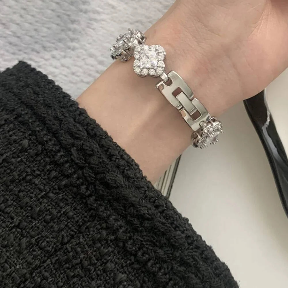 Four Leaf Clover Strap for Apple Watch Series 11 10 42mm / 9 8 7 41mm / SE3 SE2 SE 6 5 4 40mm / 3 2 1 38mm Zinc Alloy Band - Silver - 4