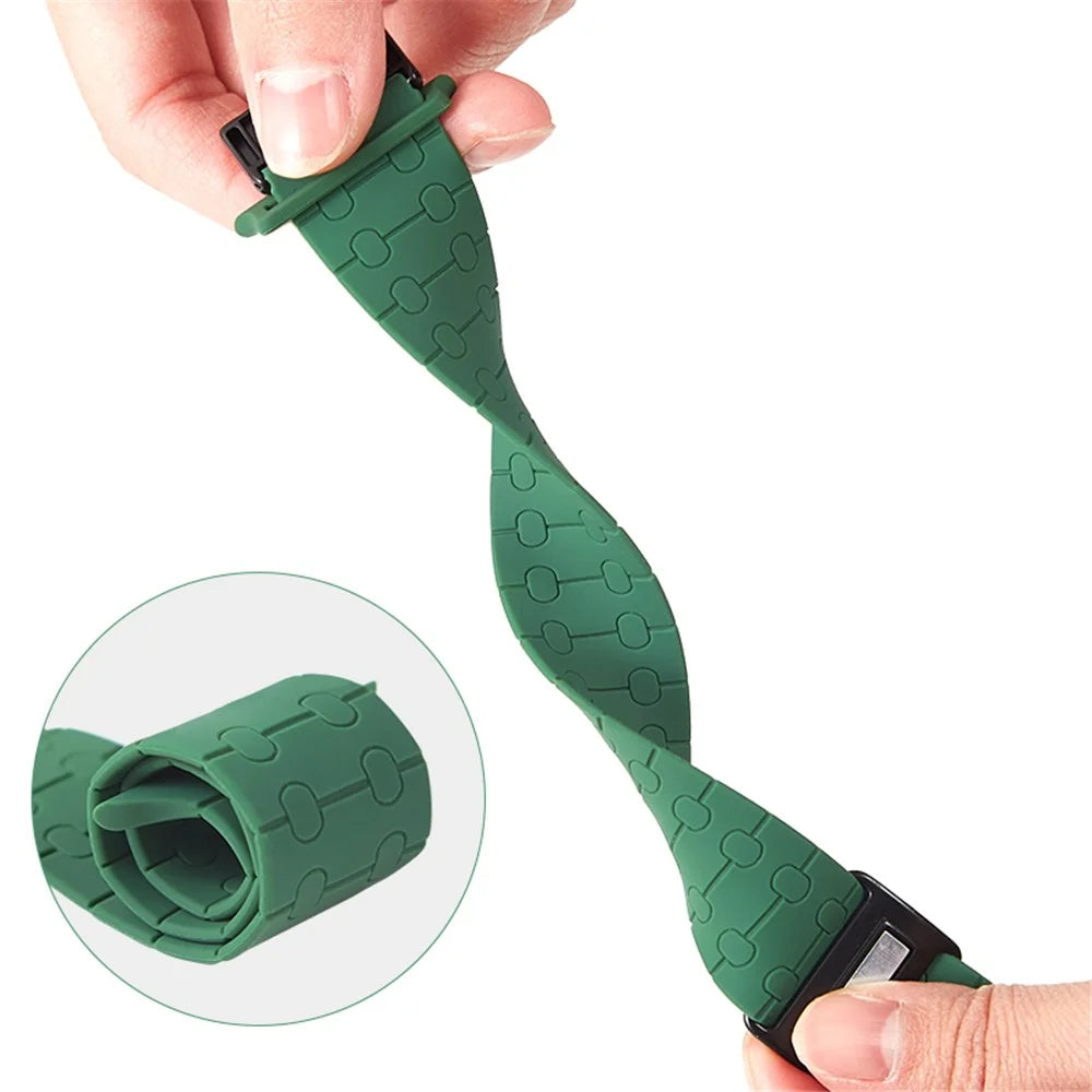 For Apple Watch Ultra 3 2 1 49mm / Series 11 10 46mm / 9 8 7 45mm / SE3 SE2 SE 6 5 4 44mm / 3 2 1 42mm Liquid Silicone Strap - Blackish Green - 3