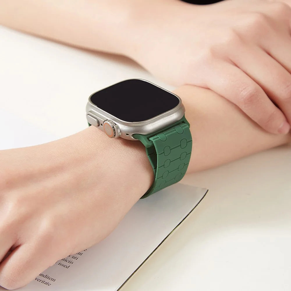 For Apple Watch Ultra 3 2 1 49mm / Series 11 10 46mm / 9 8 7 45mm / SE3 SE2 SE 6 5 4 44mm / 3 2 1 42mm Liquid Silicone Strap - Blackish Green - 7