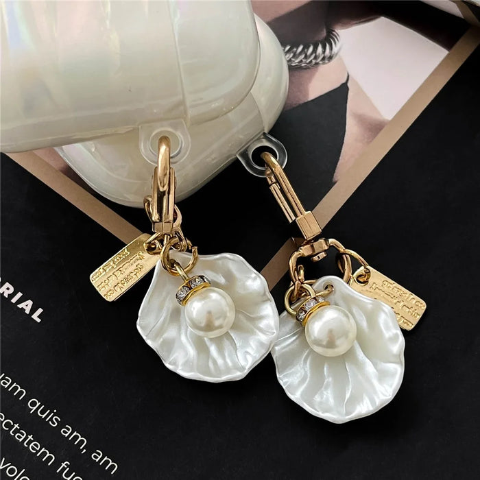 IMD TPU Case with Pendant for Apple AirPods with Charging Case (2016) / (2019) / AirPods with Wireless Charging Case (2019) - 3