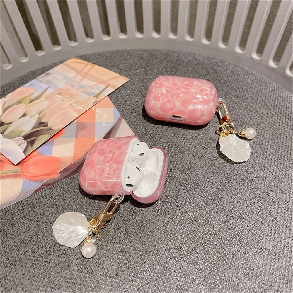 For Apple AirPods with Charging Case (2016)/(2019)/AirPods with Wireless Charging Case (2019) Shell Grain TPU Bluetooth-compatible Earphone Charging Case Protective Cover with Shell Shape Pendant - 3