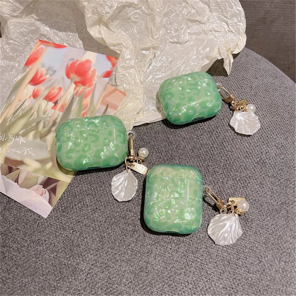 For Apple AirPods with Charging Case (2016)/(2019)/AirPods with Wireless Charging Case (2019) Bluetooth-compatible Earphone Charging Case Shell Grain TPU Anti-scratch Protective Cover with Shell Shape Pendant - 2
