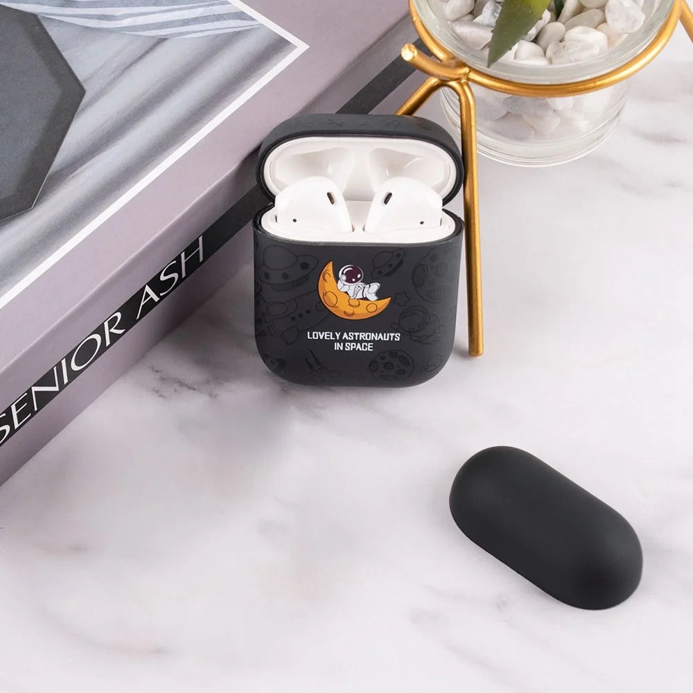 For Apple AirPods with Wireless Charging Case (2019) / AirPods with Charging Case (2019) / (2016) TPU Earphone Charging Case Water Transfer Printing Protective Cover - Black Astronaut - 4
