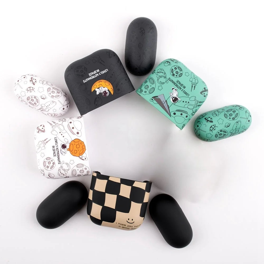 For Apple AirPods with Wireless Charging Case (2019) / AirPods with Charging Case (2019) / (2016) TPU Earphone Charging Case Water Transfer Printing Protective Cover - Black Astronaut - 5