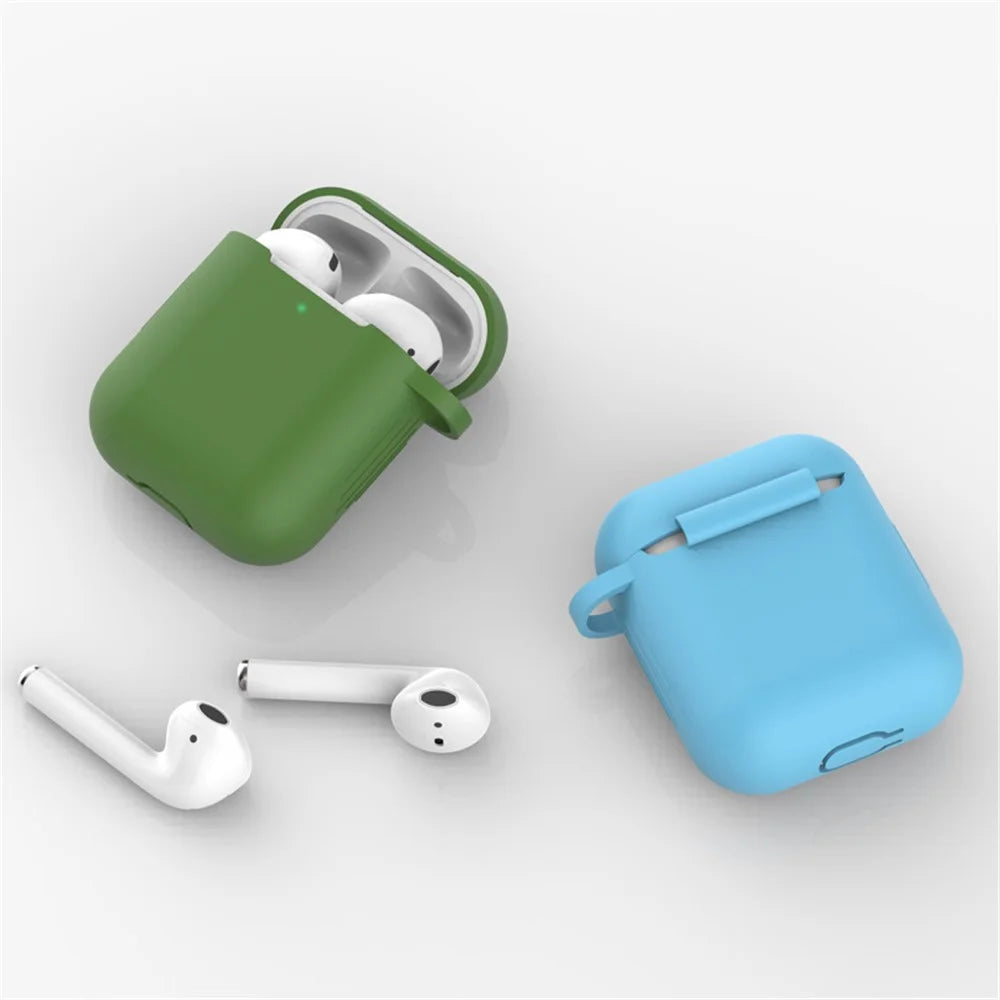 For Apple AirPods with Charging Case (2016)  /  (2019)  /  AirPods with Wireless Charging Case (2019) Silicone Case Earphone Cover with Carabiner - Red - 3