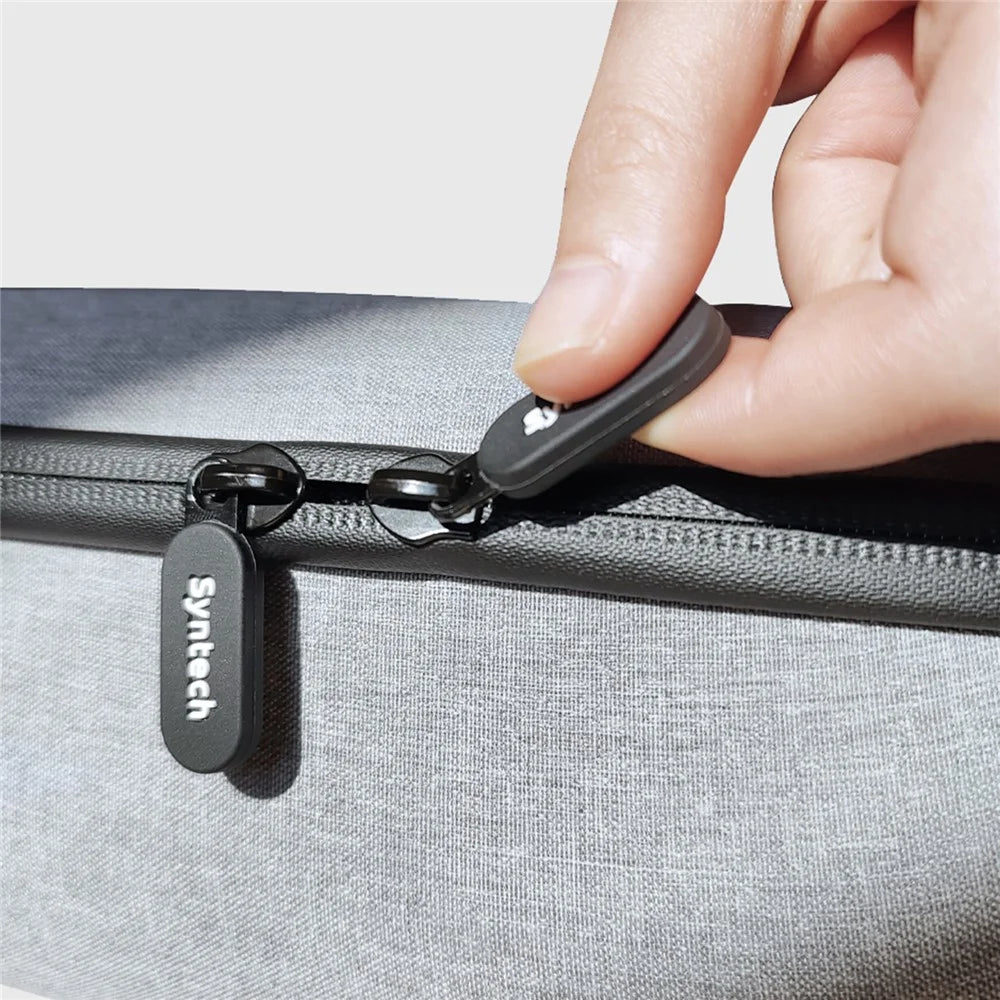 SYNTECH Size L Storage Case for Meta Quest 3S / Quest 3 / Quest 2 / Quest Pro / Pico 4 / Pico 4 Ultra VR Headset Carrying Bag - Grey - 6