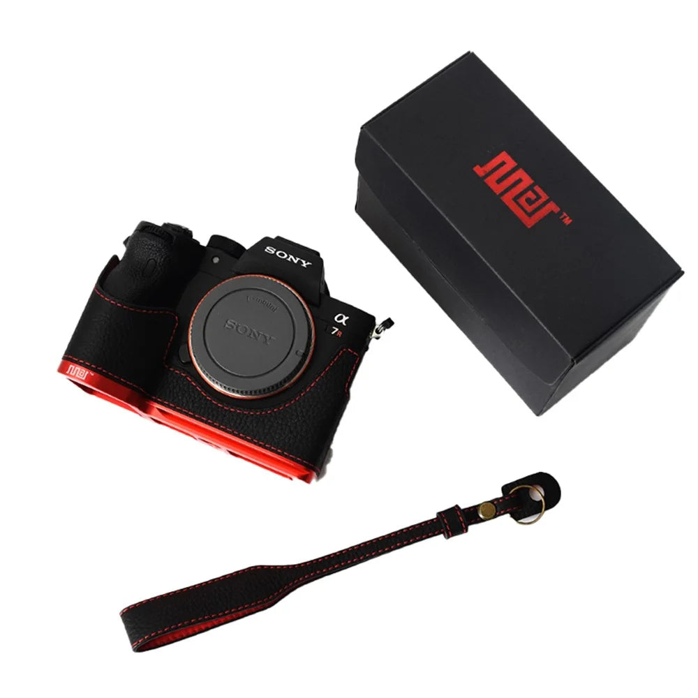 For Sony A7R4/A7M4 Quick Release Plate Metal + Genuine Leather Camera Protection Bottom Case Cover with Hand Strap - Black/Red Bottom - 1
