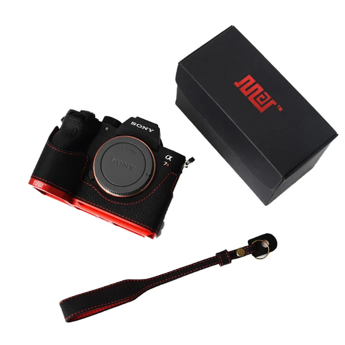 For Sony A7R4/A7M4 Quick Release Plate Metal + Genuine Leather Camera Protection Bottom Case Cover with Hand Strap - Black/Red Bottom - 1