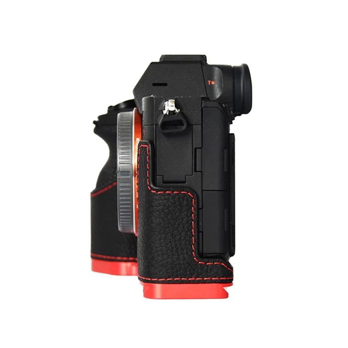 For Sony A7R4/A7M4 Quick Release Plate Metal + Genuine Leather Camera Protection Bottom Case Cover with Hand Strap - Black/Red Bottom - 6