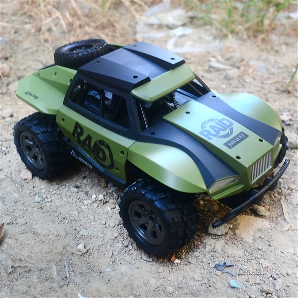 1:18 20KM/H Electric USB Rechargeable RC Car 2.4GHz Remote Control Toy Car - Green - 5