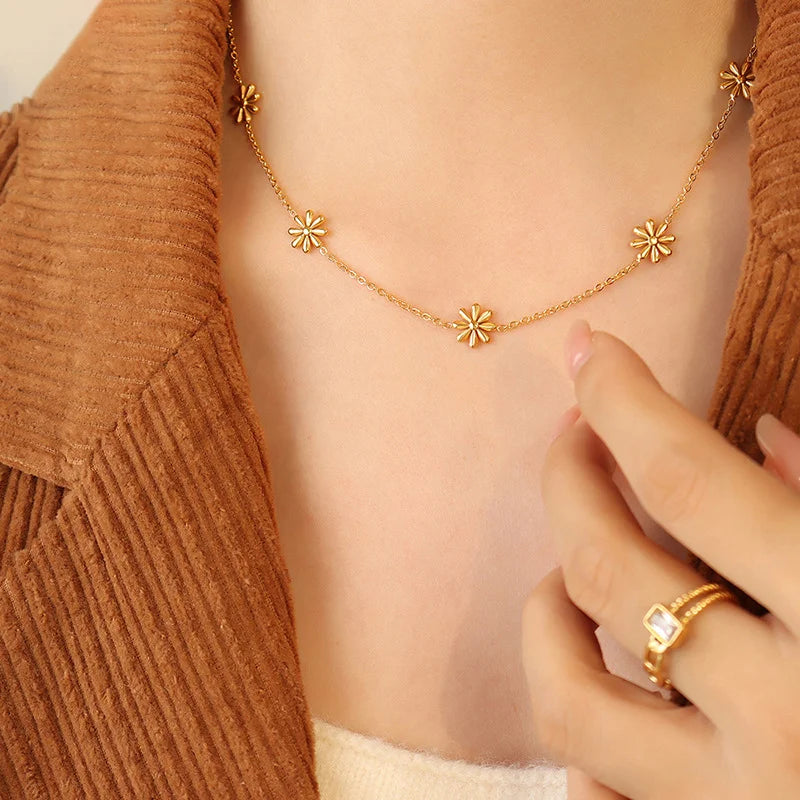 Gold Plated Daisy Necklace for Women Titanium Steel Geometric Pendant Adjustable Chain 40+5cm for Everyday Wear - 3