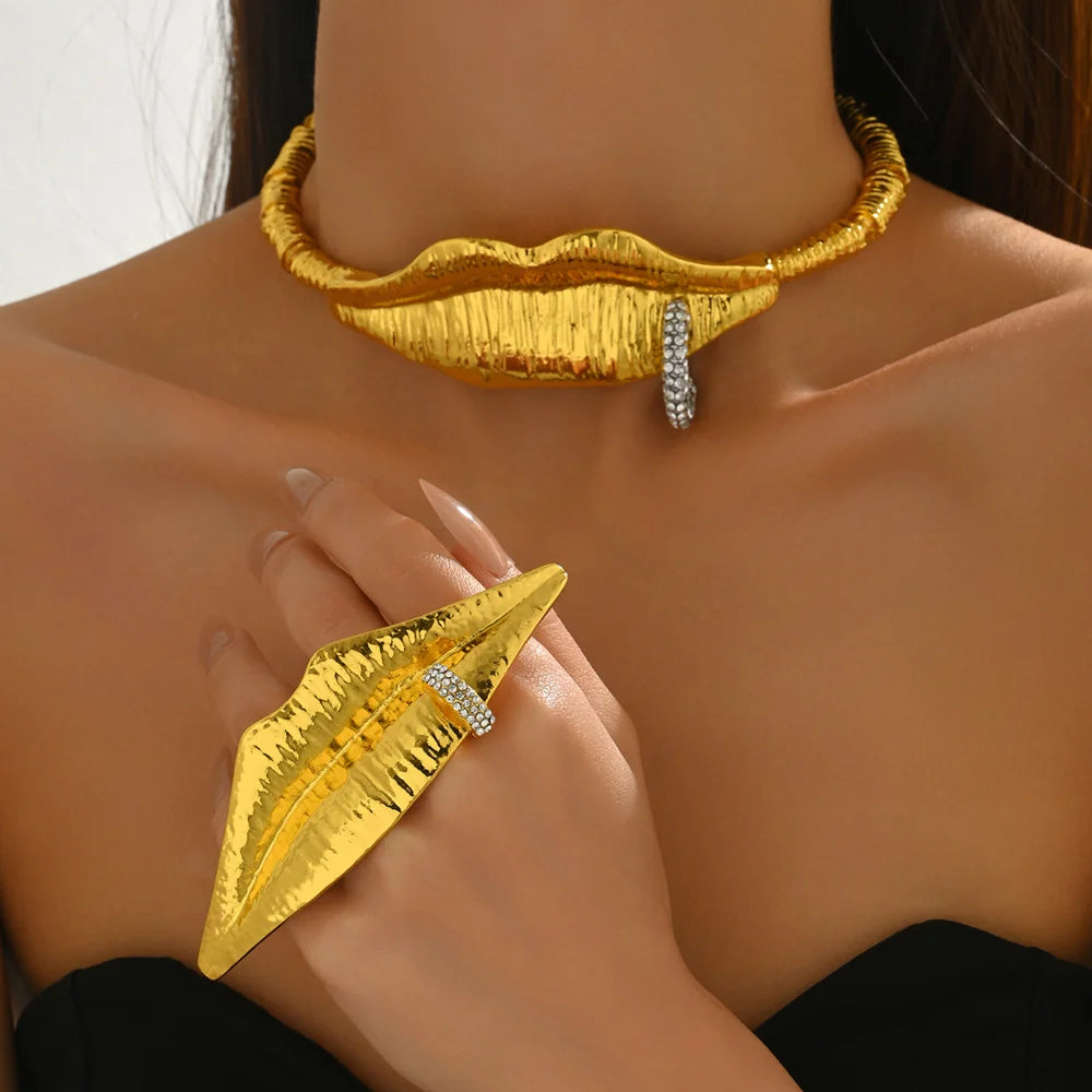Hip Hop Rhinestone Inlaided Metal Lip Shape Necklace with 2 Rings for Women Jewelry Set - 3