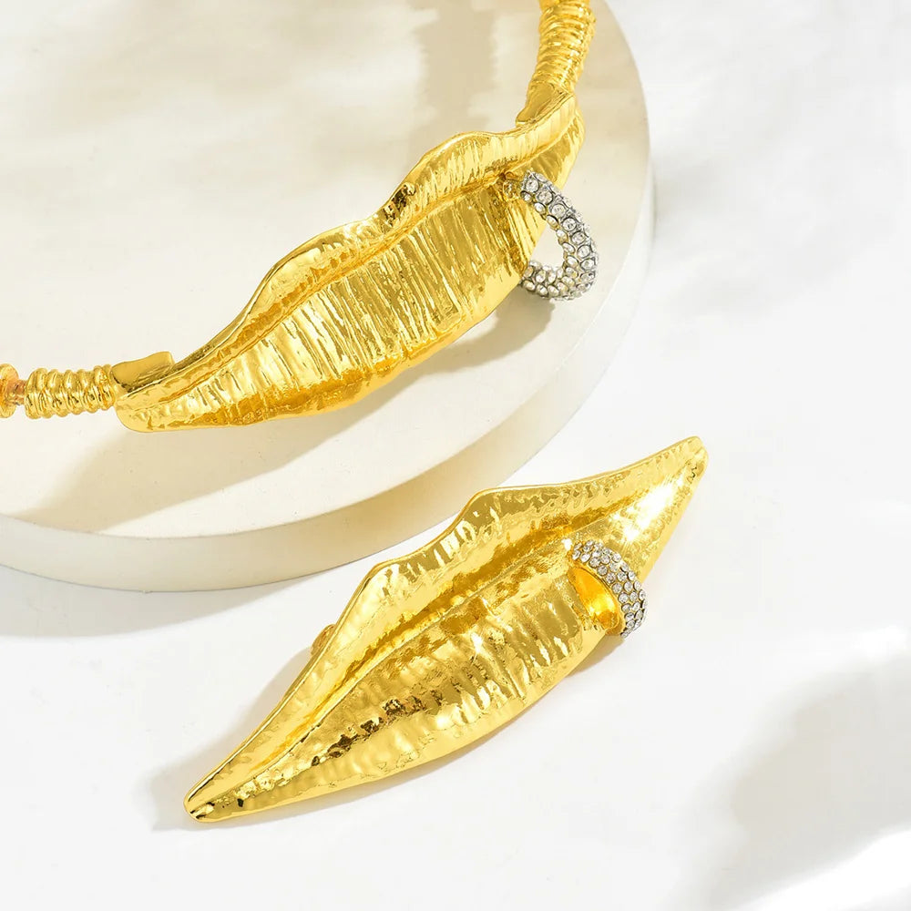 Hip Hop Rhinestone Inlaided Metal Lip Shape Necklace with 2 Rings for Women Jewelry Set - 4