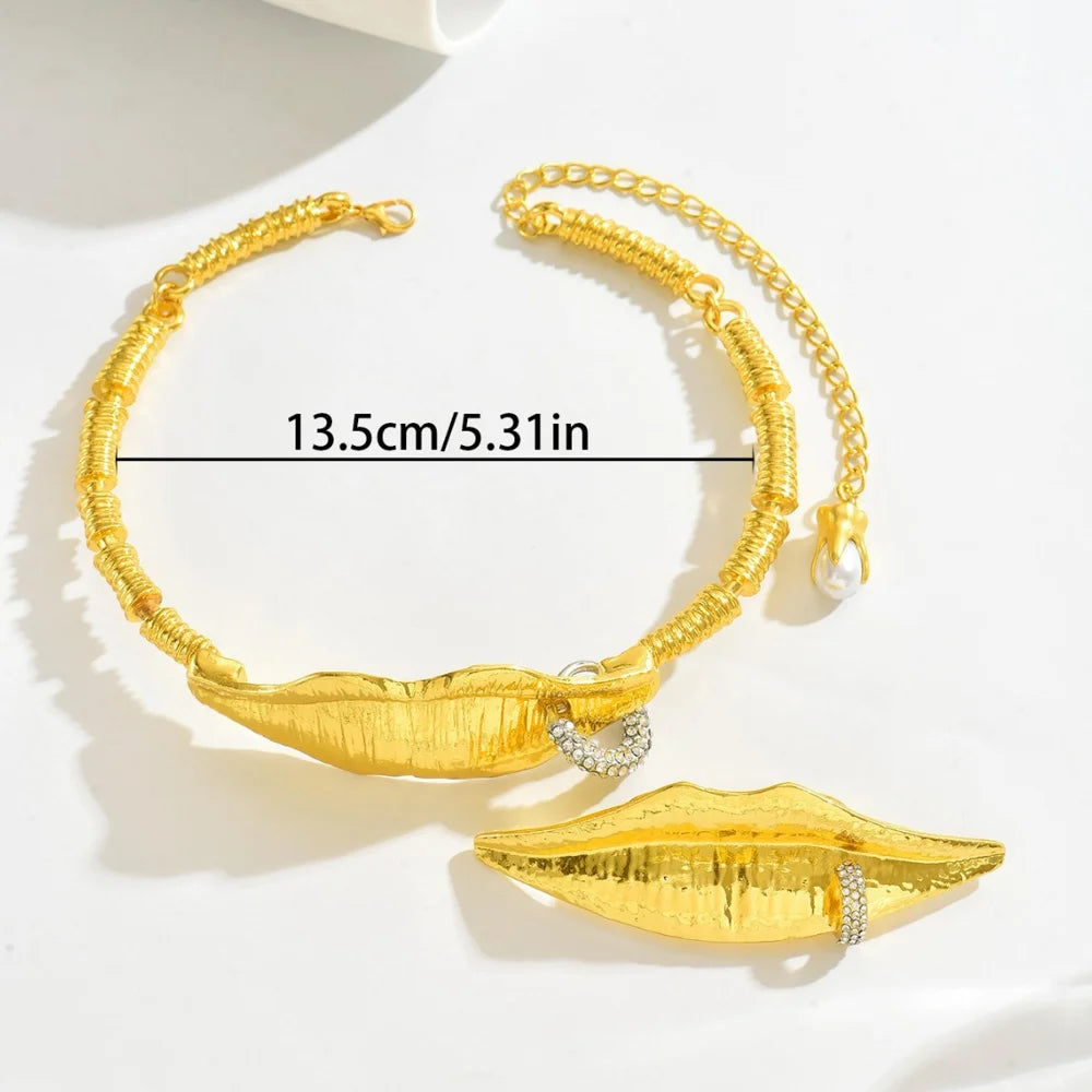 Hip Hop Rhinestone Inlaided Metal Lip Shape Necklace with 2 Rings for Women Jewelry Set - 5
